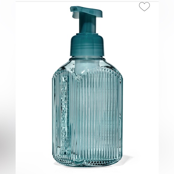 Bath & Body Works Green Vertical Lines Gentle & Clean Foaming Hand Soap - Picture 1 of 2
